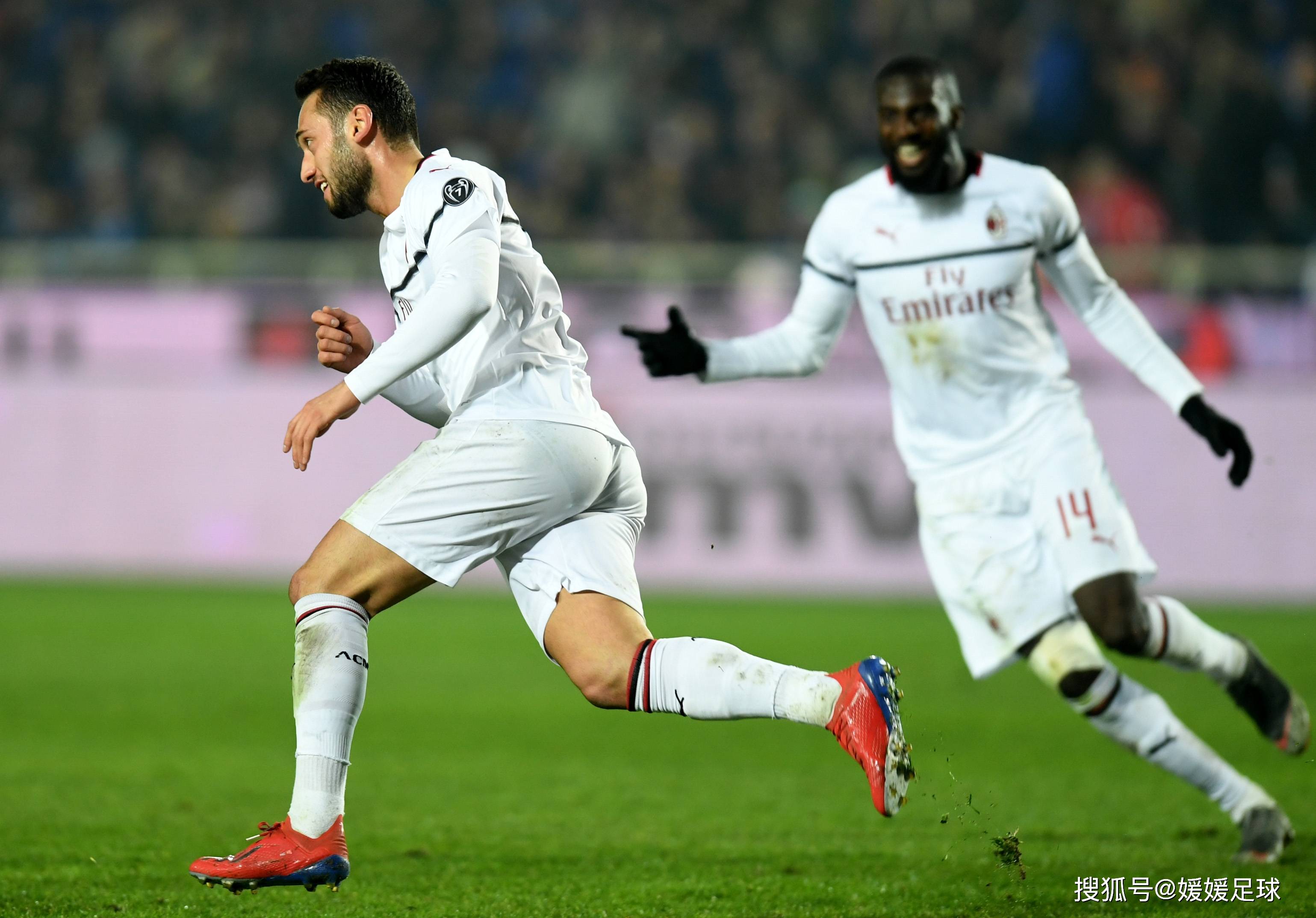B体育体育官方-恩波利客场击败对手，AC米兰取得胜利