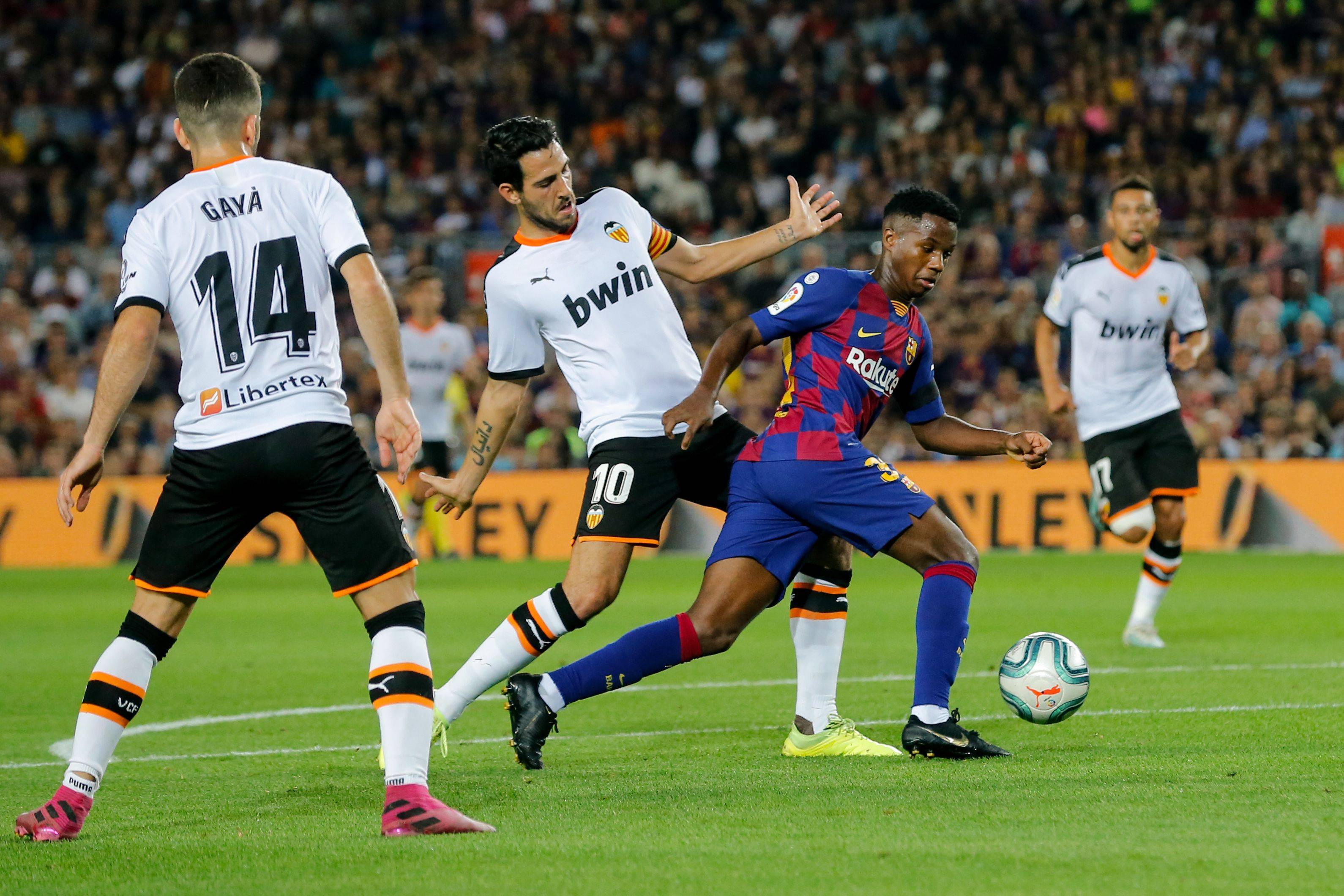 B体育体育亚洲官网-激烈对抗的足球比赛即将打响，场面火爆刺激