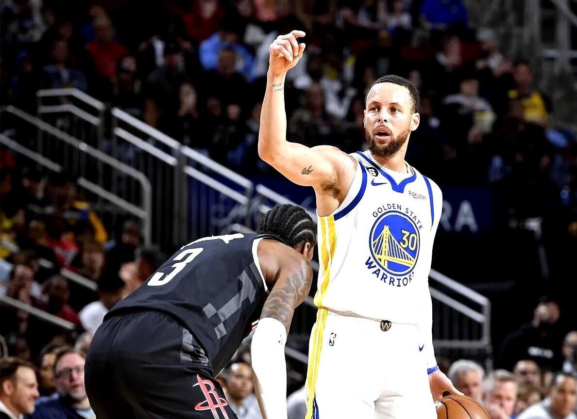 B体育体育官网-包含篮球名将因伤缺席季后赛，球队要急调战术的词条