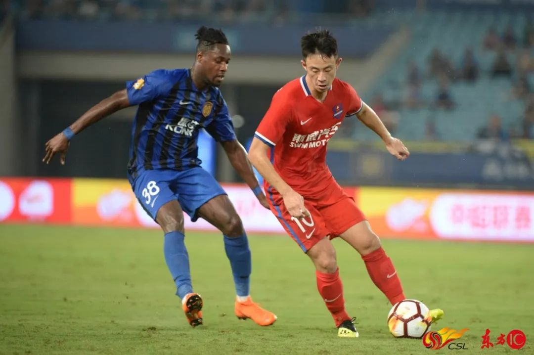 关于江苏苏宁战平重庆斯威，积分榜突围不易的信息