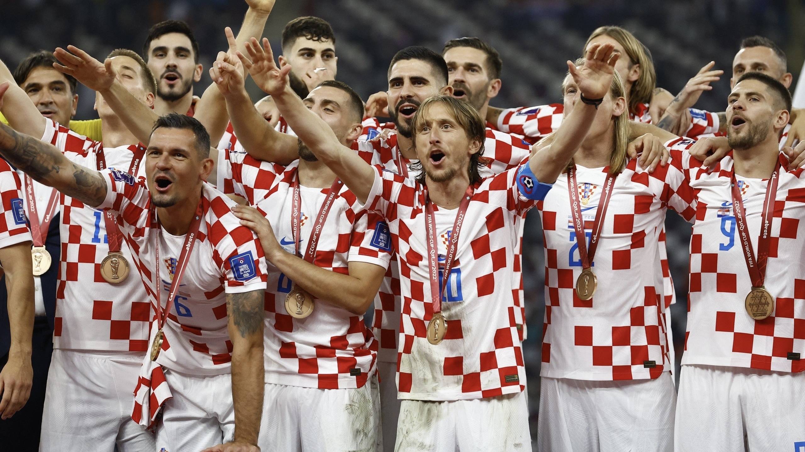 包含塞尔维亚队向克罗地亚队发起冲击,寻求突破的词条 包含塞尔维亚队向克罗地亚队发起冲击,寻求突破的词条