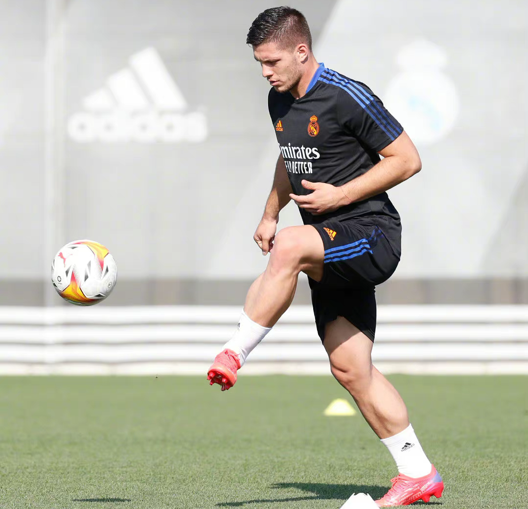 皇家马德里新签约门将备战新赛季，雄心勃勃的简单介绍