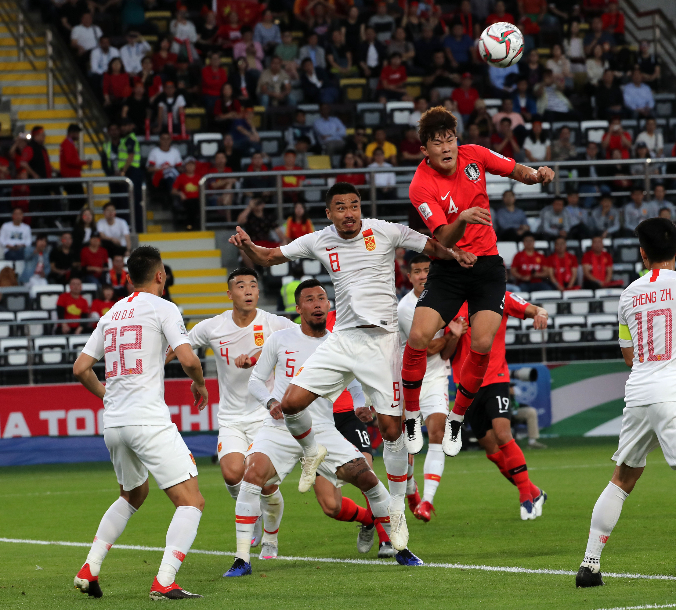 球员在足球比赛中展现出了高超技术 球员在足球比赛中展现出了高超技术