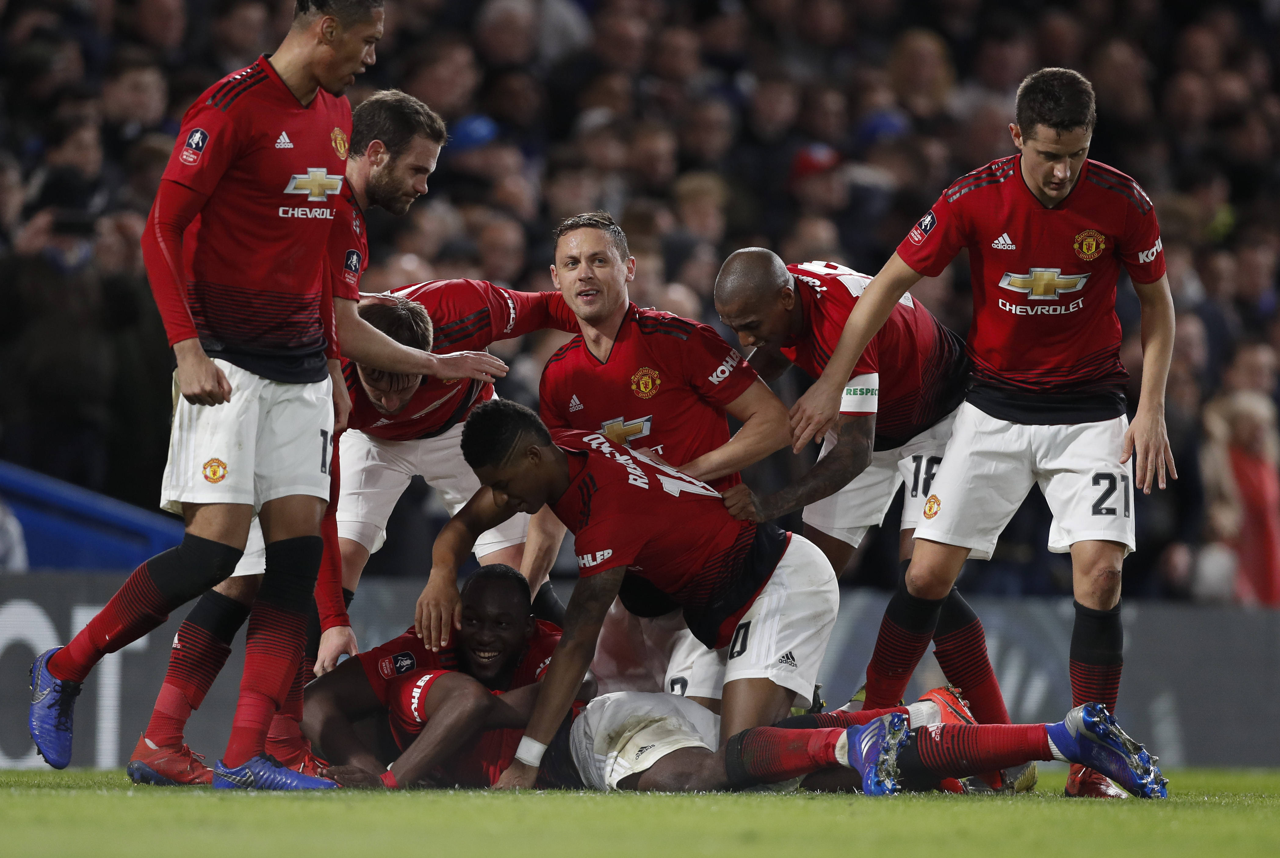 B体育体育网页版入口-切尔西主场完胜曼联，取得关键三分升至英超榜首的简单介绍