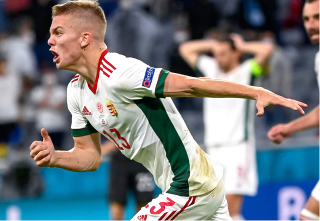 关于德国冠军球队客场奋力抢分，继续强势领跑的信息