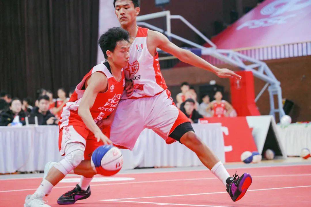 B体育体育官方-全面击败！中国篮球联赛男子夺得冠军