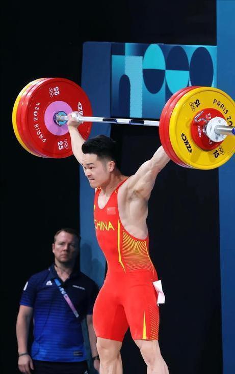 B体育体育入口-足坛传奇球星退役，国际体育界惋惜的简单介绍